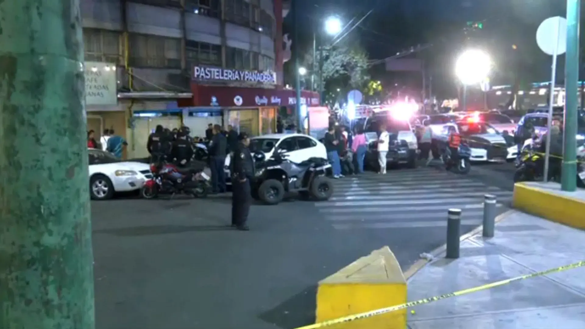 Reportan dos ejecuciones en la Gustavo A. Madero; sicarios viajaban en moto. Las víctimas son una mujer de 36 años y un hombre de 46 años.