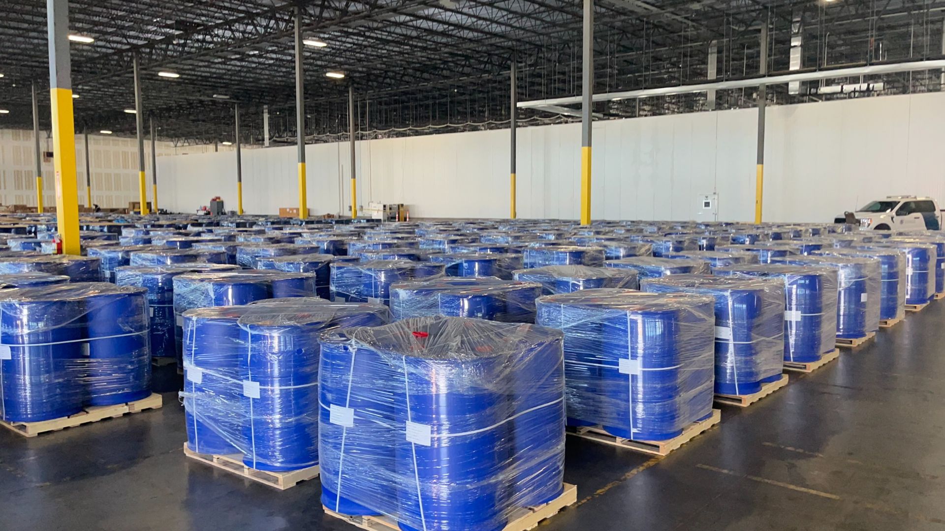 ICE asegura 316 mil kilos de químicos del Cártel de Sinaloa en el primer decomiso de material de apoyo al terrorismo.